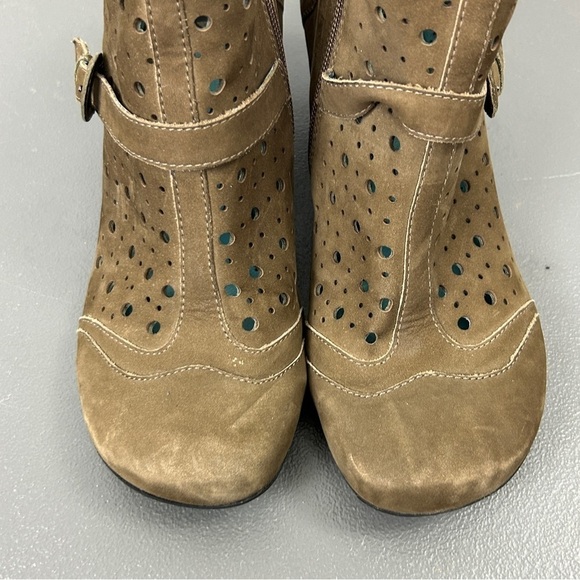 Marc Softwalk Suede Perforated Leather Heeled Boots - Picture 8 of 8